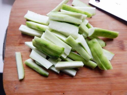 娱乐吃瓜酱油腻大叔,吃瓜酱油腻大叔的趣味解读